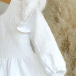 Rukav haljine Bianca koja je izrađena od muslina i namjenjena za djevojčice do 3 godine.