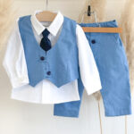 Odijelo za kršenje za dječake do 3 godine, u plavoj boji, s kravatom.
